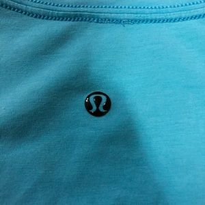 lululemon t-shirt